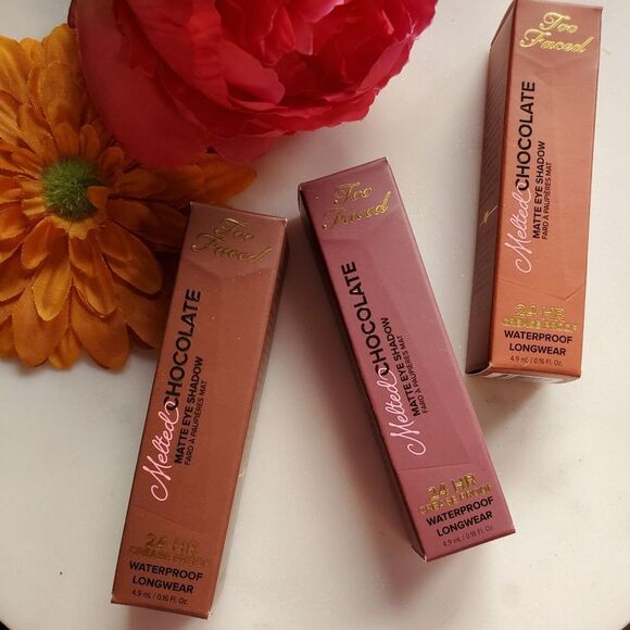 Too Faced Chocolate Bunny Matte Liquid Eyeshadow (Neutral Medium Brown) - Picture 9 of 12